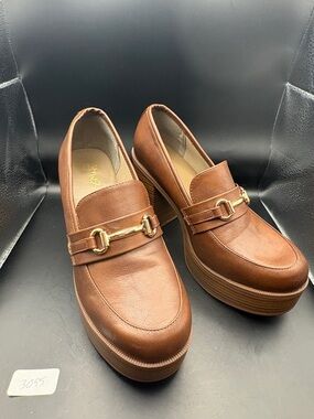 Y-Not Button Brown Platform Loafers with Gold accent hardware size 11